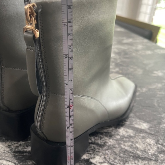 GREY BOOT square toe   like new - Picture 7 of 7